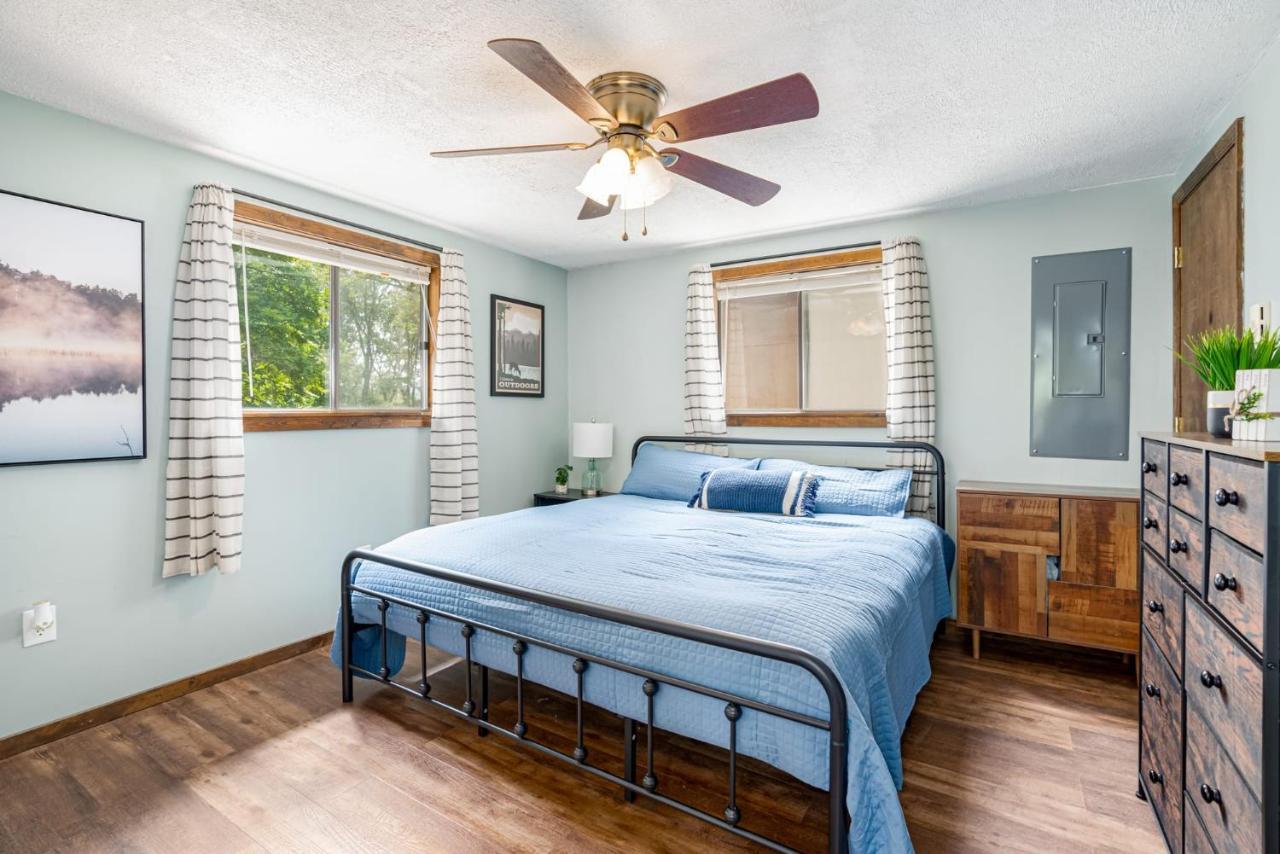 Quaint Loft Cabin W Hot Tub, Firepit, Deck & Grill Hedgesville Eksteriør billede