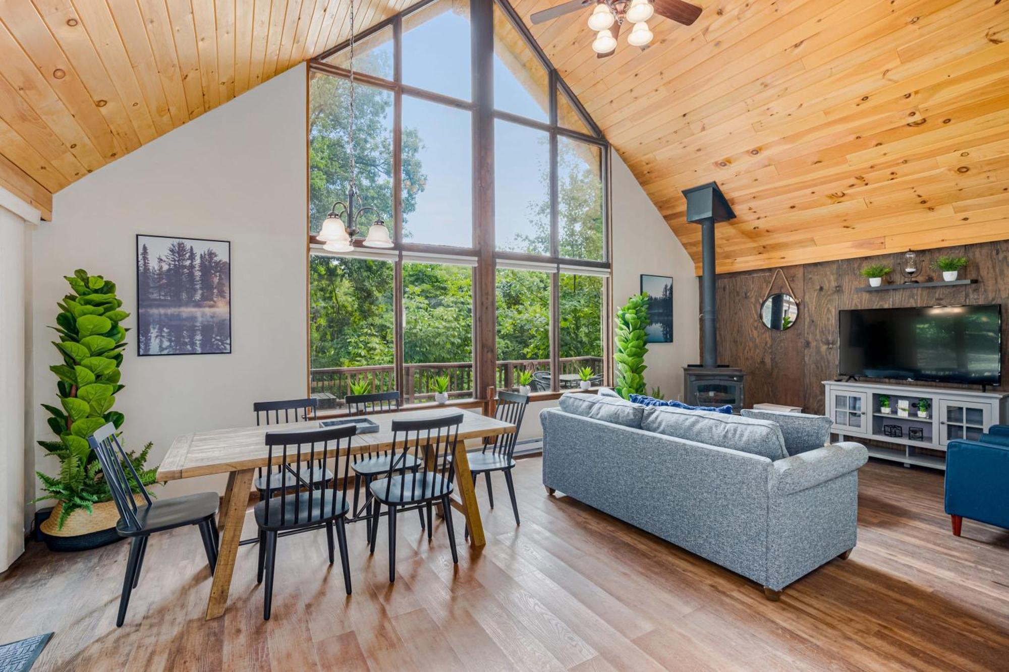 Quaint Loft Cabin W Hot Tub, Firepit, Deck & Grill Hedgesville Eksteriør billede