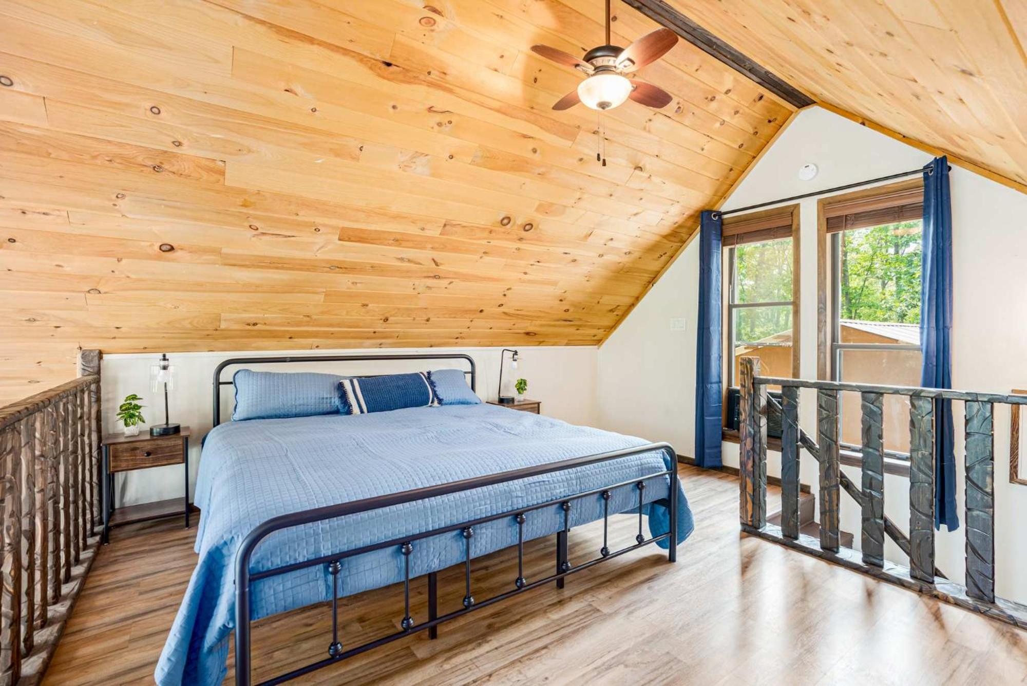 Quaint Loft Cabin W Hot Tub, Firepit, Deck & Grill Hedgesville Eksteriør billede